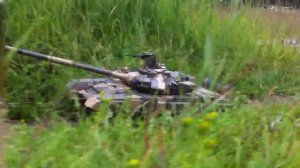 Радиоуправляемый танк T-90 с 480 моторами