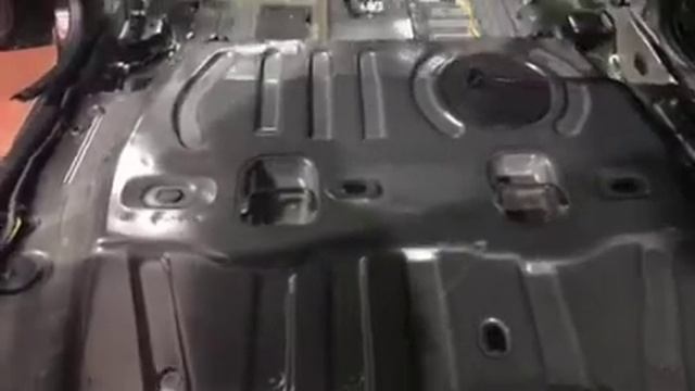 Отечественный автомобиль. Как вы думаете, что там скрыто под его обшивками? Обилие штатной шумки? смотреть онлайн