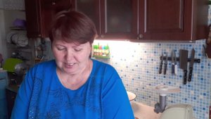 Деревенские будни.Сегодня  опять  снег , кручу фарш и делаю бутеры.Настроение  0.