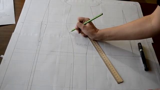 Выкройка  основы  платья. 2 часть. Собираем выкройку.  Переносим вытачку.