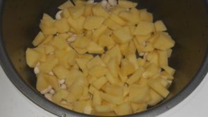 Фасолевый суп на говяжьем бульоне