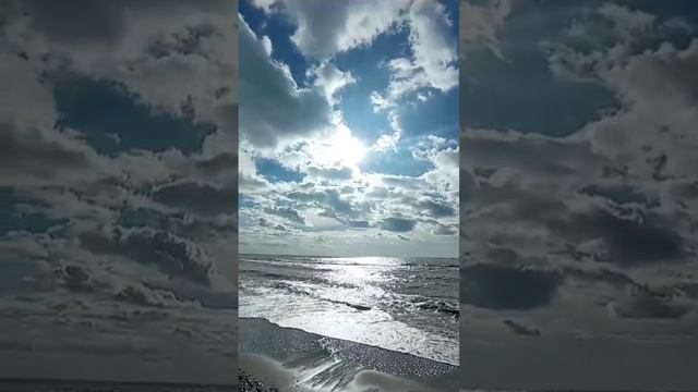 Черное море: опасное пристанище для отважных купальщиков или просто место для романтических прогулок