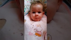 Доча не хочет есть кашу