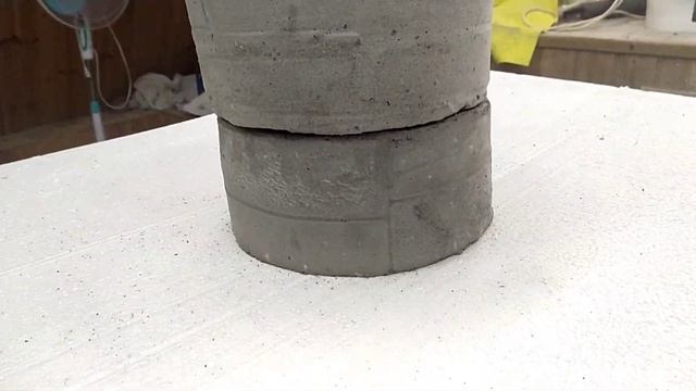 Столбы для забора из  пластикового ведра не используя кирпич ,да это очень просто покажу лайфхак.