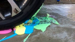 АСМР: Машина давит хрустящие и мягкие предметы своей машиной