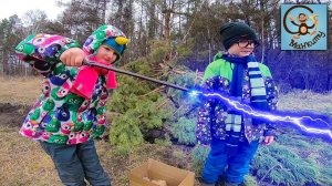 Дети и машинки. Даня и Диана показывают весёлые фокусы. Манкиту