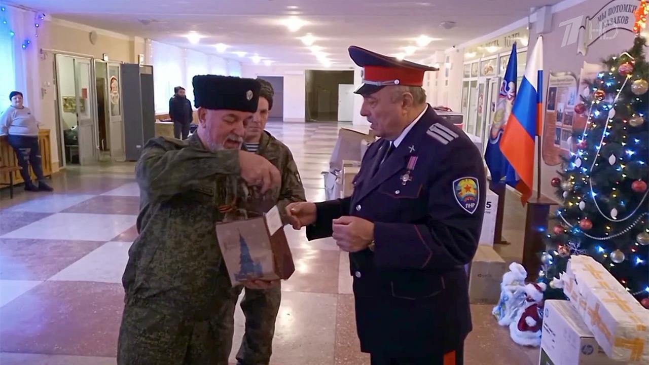 Новогодние подарки получили кадеты Алчевского казачьего корпуса в ЛНР