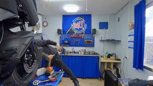 В чём причина? Династартер или нет?