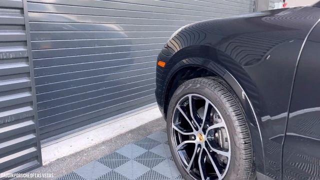 2022 Porsche Cayenne Coupe: Jet Black Metallic (Walk Around) смотреть онлайн