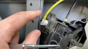 Как снять замок двери Мерседес А Класс