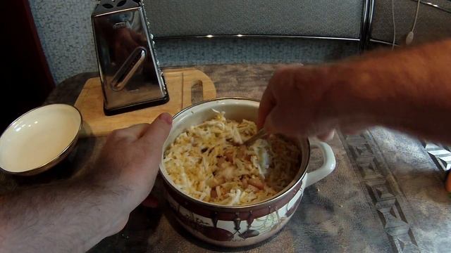 Салат с рыбными консервами, фасолью и кукурузой. Salad with canned fish, beans and corn. смотреть онлайн