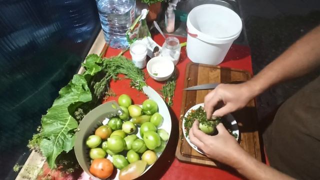 Квашеные фаршированные зеленые помидоры. Вкуснее чем на рынке!!! смотреть онлайн