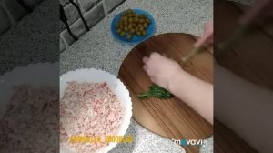 Салат с крабовыми палочками и картофелем.