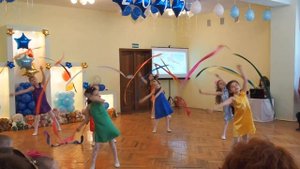 Танец с лентами на выпускной