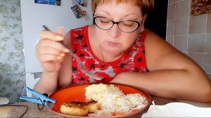 пожрем/Мукбанг картошка,котлеты и солёная капуста/обжор и разговоры на камеру