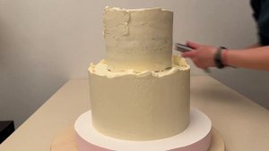 Свадебный торт с цветами.  Как собрать торт в два яруса КРЕПКО!!!