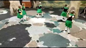 Танец "Веселые цветочки"