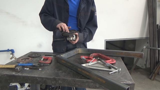 Prosta ogrodowa ławka z drewna i stali - Zrób to sam! #WyzwanieAltax 2022 смотреть онлайн