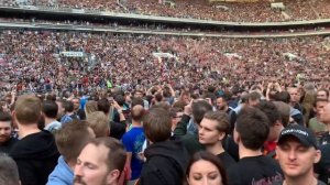 Волна на трибуне в Лужниках