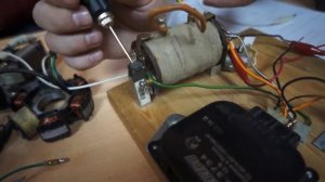 Контактная система зажигания — коммутация катушки зажигания обеспечивается механическим прерывателе