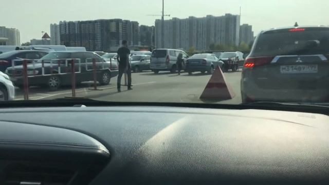 Дикий стрим: бомбим тачки по Москве! Solaris, Corsa, Mazda 6 смотреть онлайн