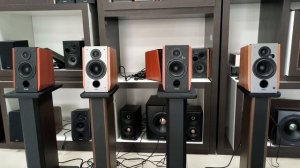 EDIFIER R1700BT vs R1600TIII