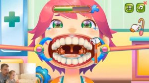 Ксюша и Папа играют в игры стоматолог лечим зубы