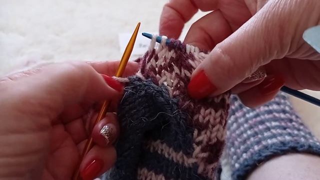 #лаларисавязание Вязание носка со Сменной Пяткой ИРИСКОЙ. Часть 2 Вязание с помощью ДВОЙНЫХ петель смотреть онлайн