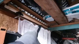 Сарай из старых брёвен на покрышках. Своими руками из б/у материалов