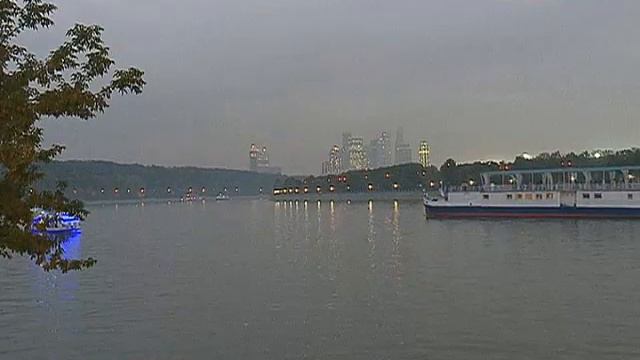 Набережные Москвы реки подсветили - москвичи оценили смотреть онлайн