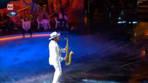 Daniele Vitale si esibisce con "Titanium" - Dalla strada al palco 12/07/2022