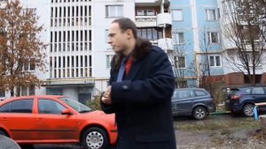 Водонаев приехал к бабе  на свидание