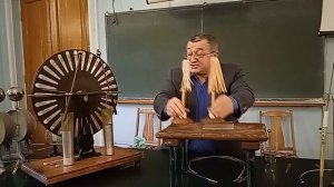 #Разделение и накопление зарядов#Электрофорная машина #Лейденская банка