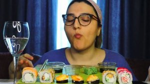 MUKBANG | ДЕНЬГИ С YOUTUBE | не ASMR #суши #роллы #мукбанг #mukbang #asmr