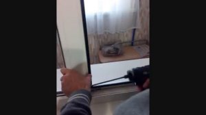 Монтаж створки на место глухого стеклопакета.