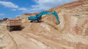 Китайский экскаватор SUNWARD 210 в деле.