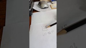 Латунные гильзы и пули.