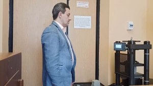 Испытание образцов бетонных кубиков