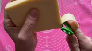 #лайфхак  Как нарезать сыр тонкими ломтиками