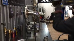 Девушка сварщица