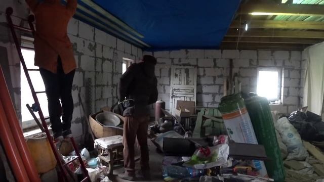 Строим дом своими руками / делаем черновой потолок смотреть онлайн