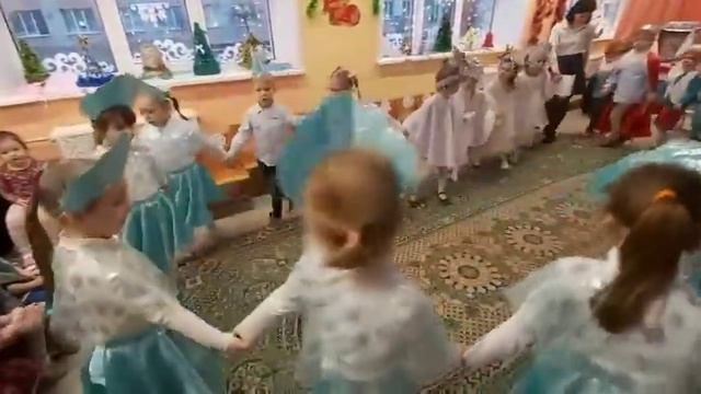 Рождественский хоровод смотреть онлайн