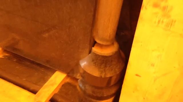 Памятник со свечой из гранита