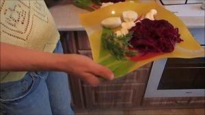 Салат из вареной свеклы. Проще не бывает. А вкусно то как!