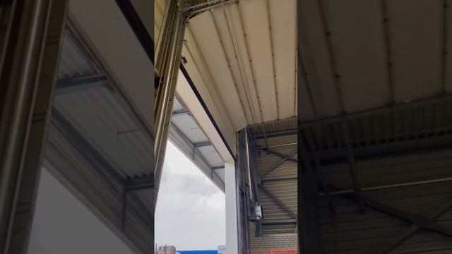 Ремонт секционных ворот на фабрике Кроношпан - от компании АЗМИ смотреть онлайн