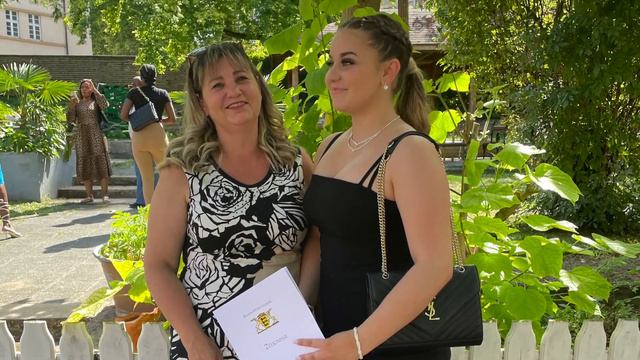 Mannheim,выпускной Abitur 2022,получила аттестат,в этом году мало абитуриентов,помешала пандемия
