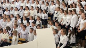 Детский хор. Песня. Страшно бушует житейское море.