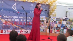 Огней так много золотых на улицах Саратова