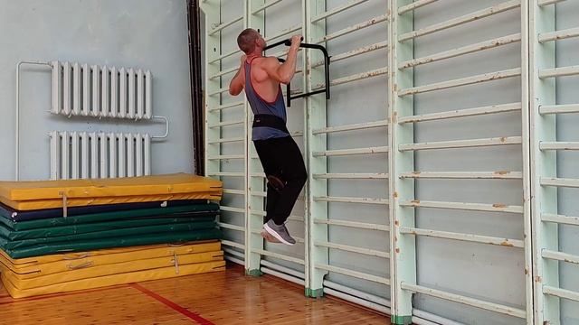 Сколько подтягивается учитель ФИЗКУЛЬТУРЫ // Подтягивания с гирей