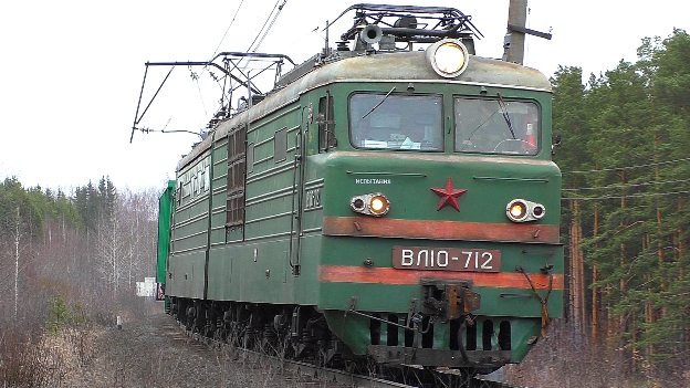 "Сверхредкость"! ВЛ10-712 с небольшим грузовым поездом и приветливой бригадой